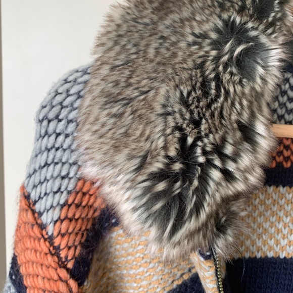 Anthropologie knitted sweater with fur collar - Picture 6 of 7